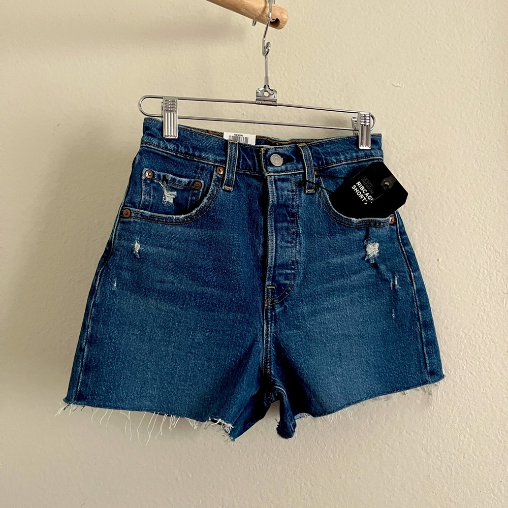 Levi’s Ribcage shorts